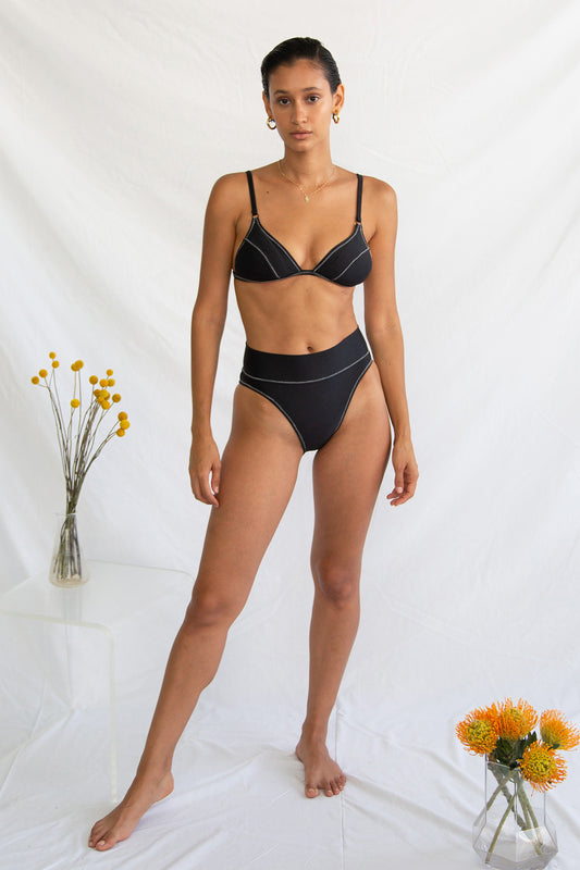 High Kick Brief in Noir Zig