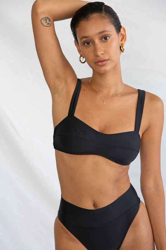 Lou Bandeau in Noir