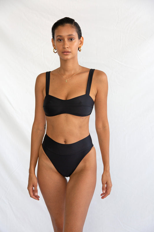 Lou Bandeau in Noir