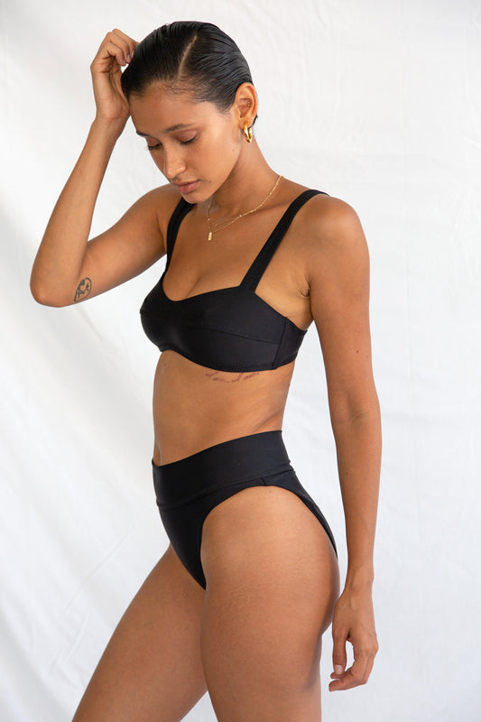 Lou Bandeau in Noir